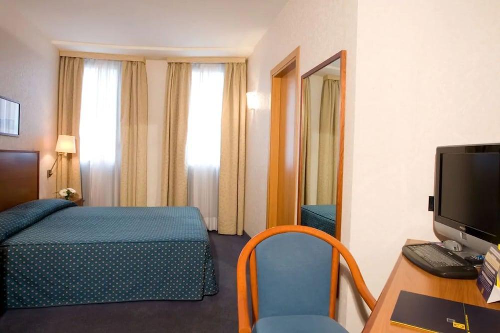 Classic Hotel Tulipano Terni Esterno foto